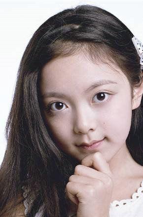 何月娥个人资料,才华横溢的艺术家，人生轨迹与成就综述