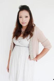 亚丽 个人资料,才华横溢的年轻才俊，揭秘她的成长之路